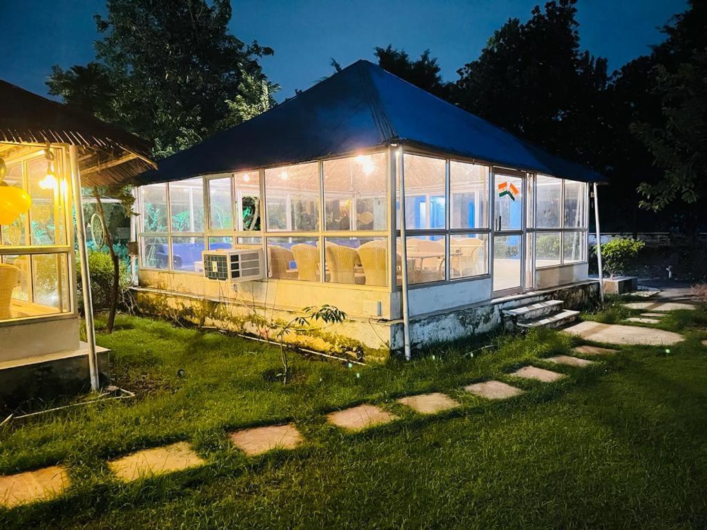 Green Leaf Cafe And Home Stay Greater Noida Exterior photo